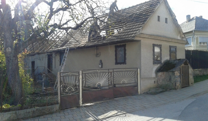 1. fotografia fotogalérie Projekty / Rekonštrukcia strechy Domu tradícií