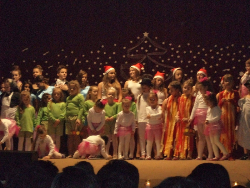 2015/ Karácsonyi esztrád - Vianočná estráda - NAPSUGÁR 