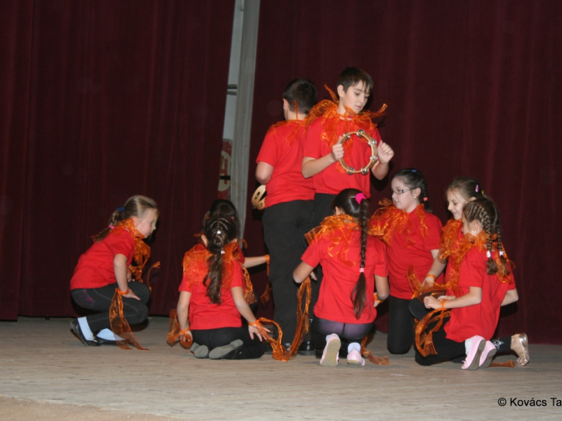 2016/ Karácsonyi esztrád - Vianočná estráda - NAPSUGÁR