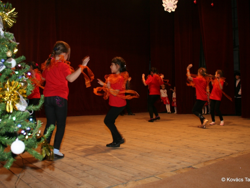 2016/ Karácsonyi esztrád - Vianočná estráda - NAPSUGÁR