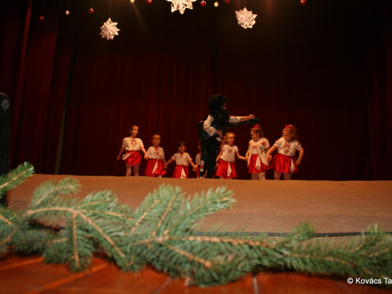 2016/ Karácsonyi esztrád - Vianočná estráda - NAPSUGÁR