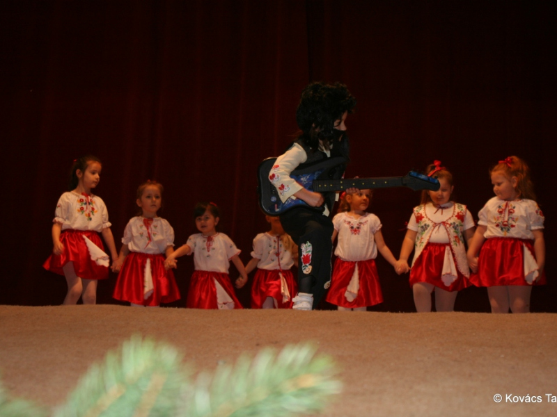 2016/ Karácsonyi esztrád - Vianočná estráda - NAPSUGÁR