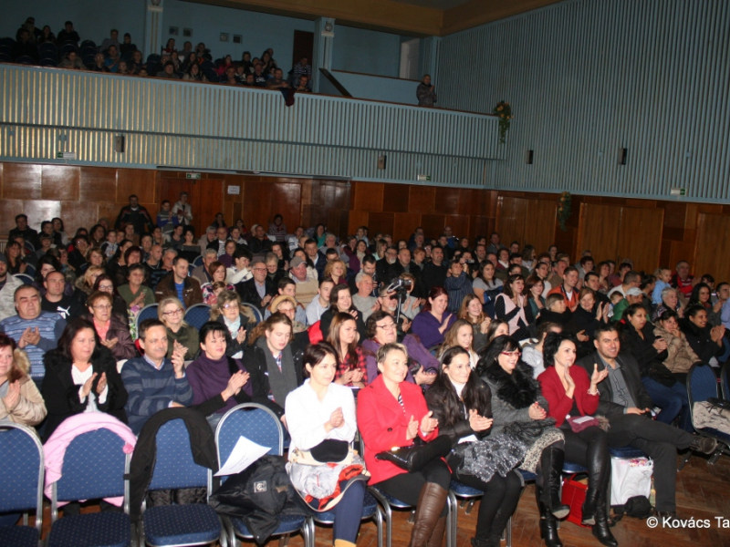 2016/ Karácsonyi esztrád - Vianočná estráda - NAPSUGÁR