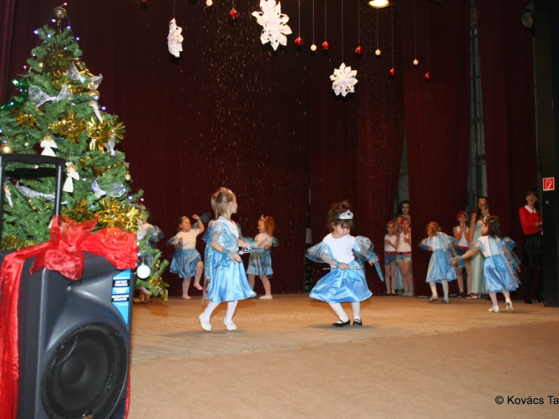 2016/ Karácsonyi esztrád - Vianočná estráda - NAPSUGÁR