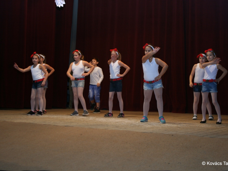 2016/ Karácsonyi esztrád - Vianočná estráda - NAPSUGÁR