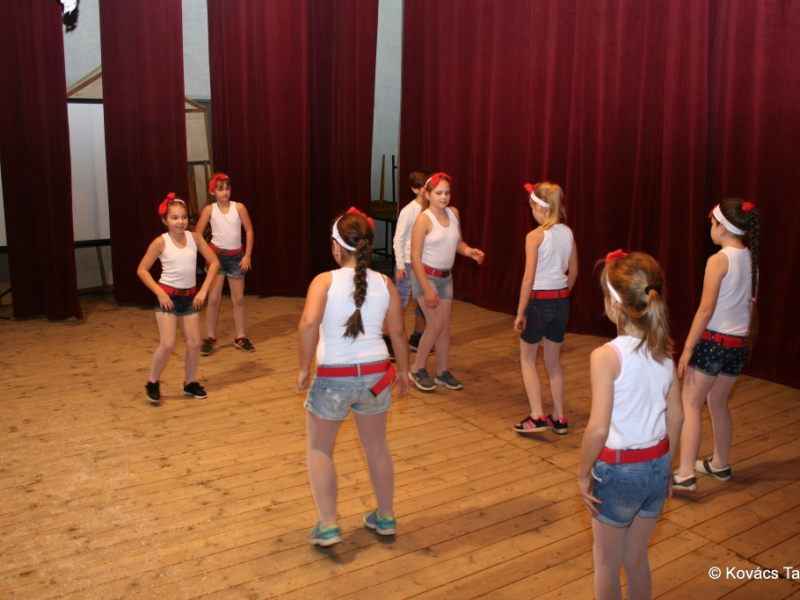 2016/ Karácsonyi esztrád - Vianočná estráda - NAPSUGÁR