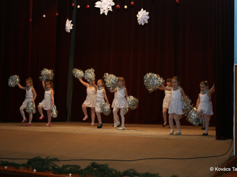 2016/ Karácsonyi esztrád - Vianočná estráda - NAPSUGÁR