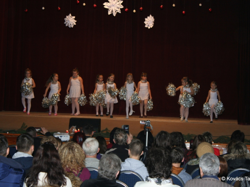 2016/ Karácsonyi esztrád - Vianočná estráda - NAPSUGÁR