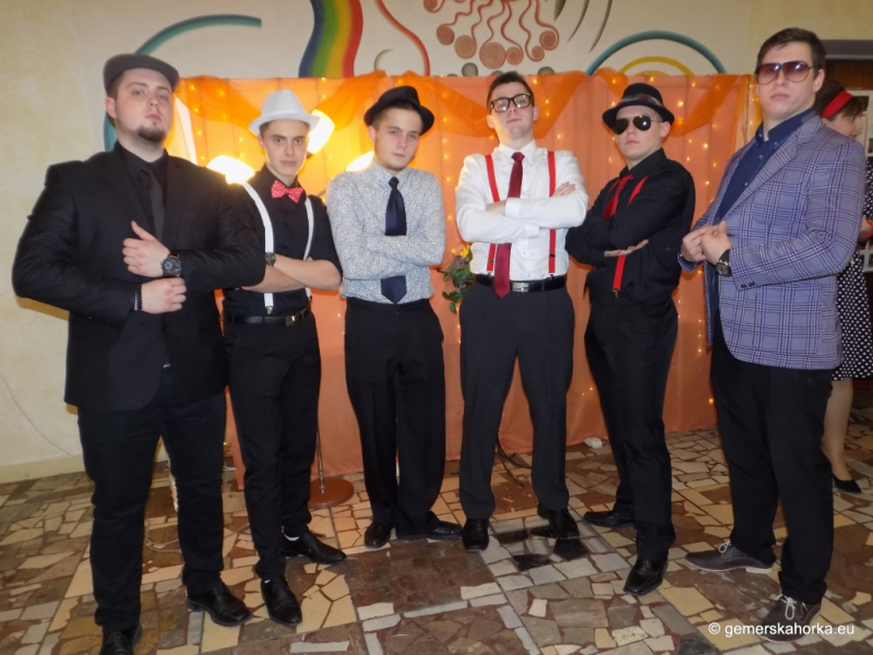 2017/ RETRO bál-ples