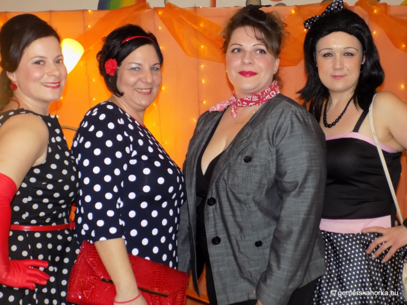 2017/ RETRO bál-ples