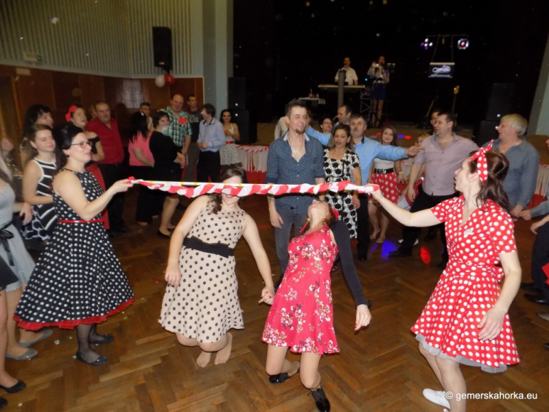 2017/ RETRO bál-ples