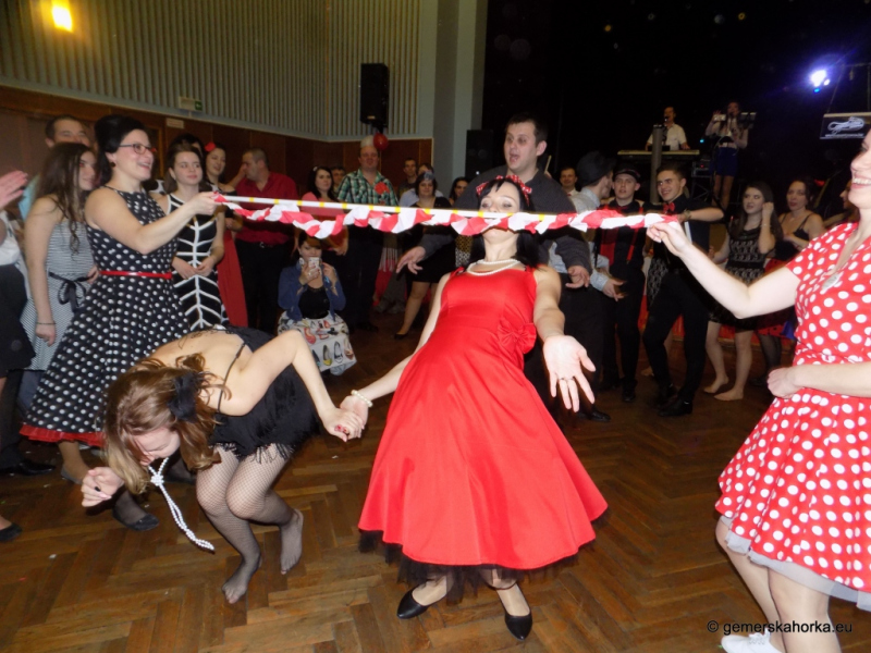 2017/ RETRO bál-ples