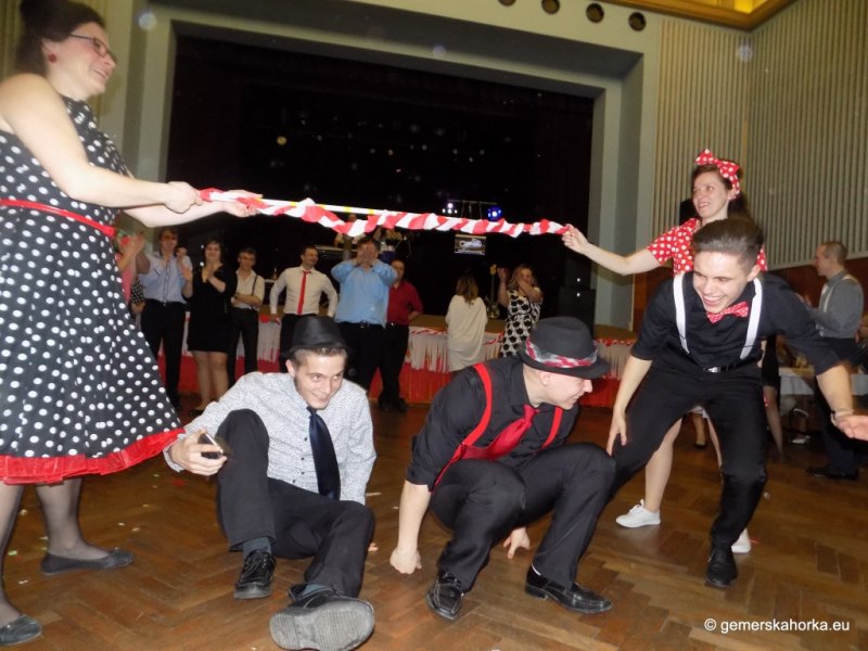 2017/ RETRO bál-ples