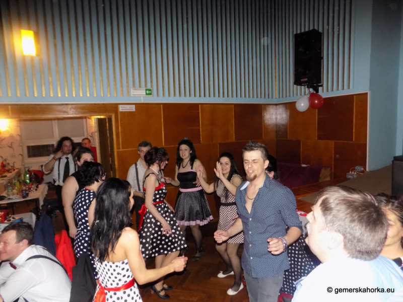 2017/ RETRO bál-ples