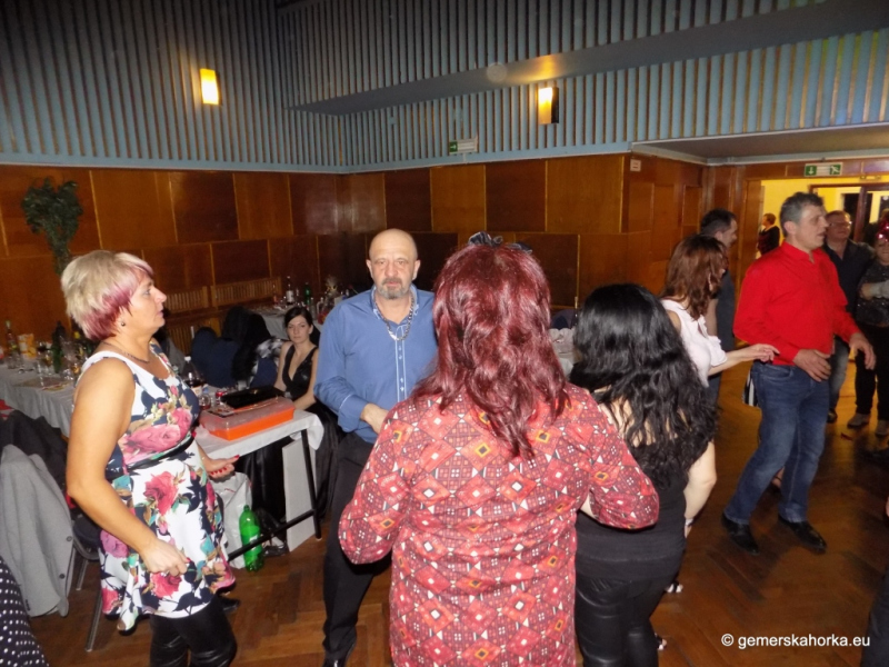 2017/ RETRO bál-ples