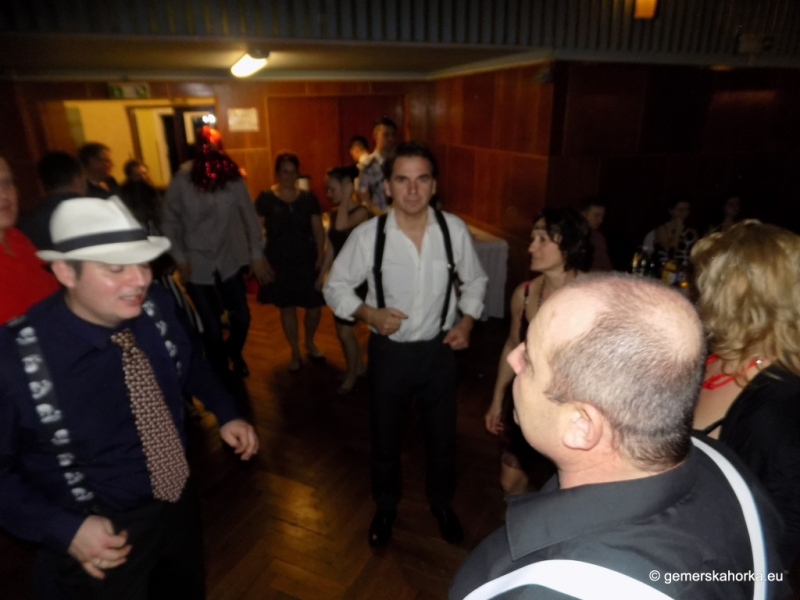 2017/ RETRO bál-ples