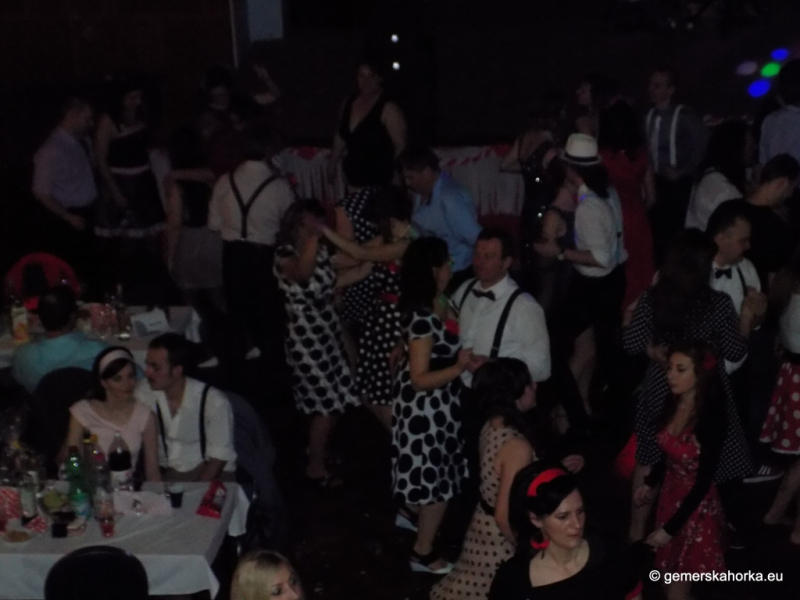 2017/ RETRO bál-ples