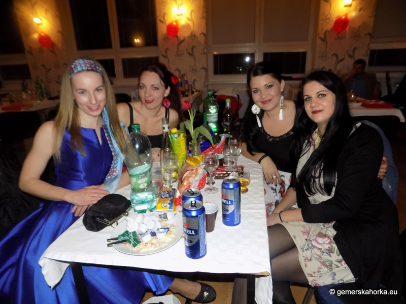 2017/ RETRO bál-ples