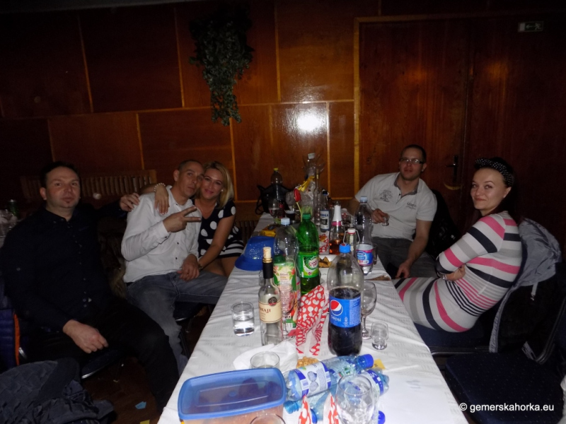 2017/ RETRO bál-ples