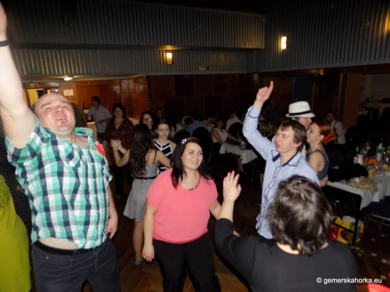 2017/ RETRO bál-ples