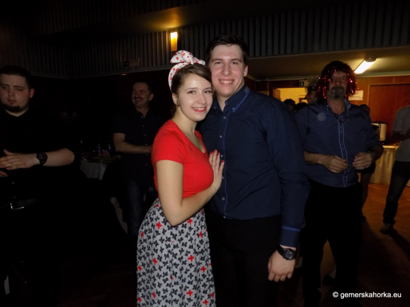 2017/ RETRO bál-ples