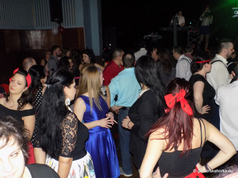 2017/ RETRO bál-ples