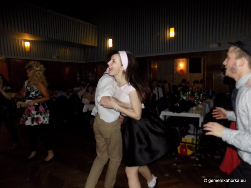 2017/ RETRO bál-ples