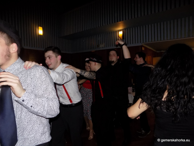 2017/ RETRO bál-ples