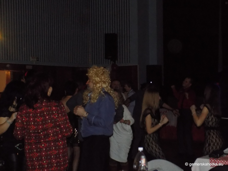 2017/ RETRO bál-ples