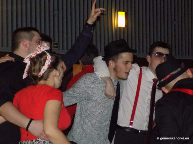 2017/ RETRO bál-ples