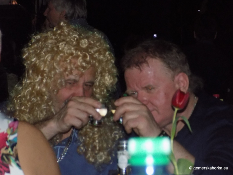 2017/ RETRO bál-ples