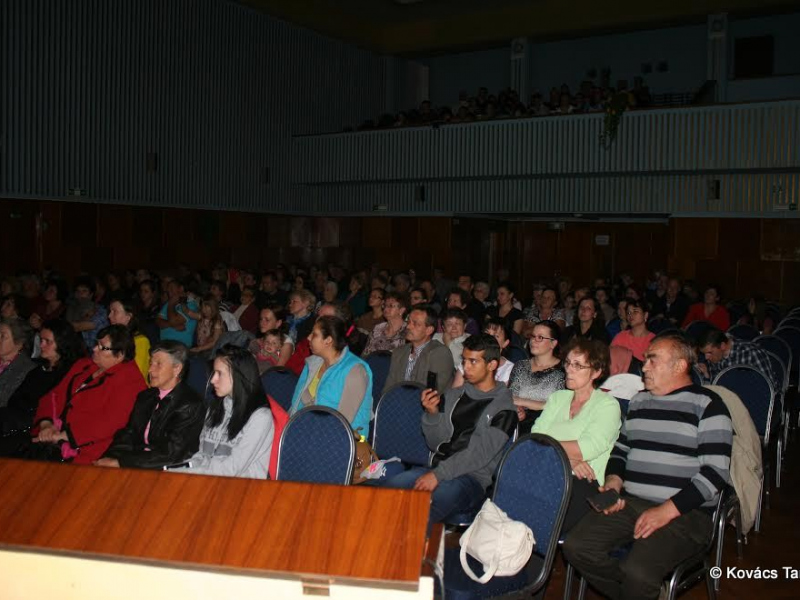 2017/ Anyák Napja - Deň matiek / Napsugár