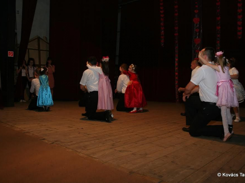 2017/ Anyák Napja - Deň matiek / Napsugár