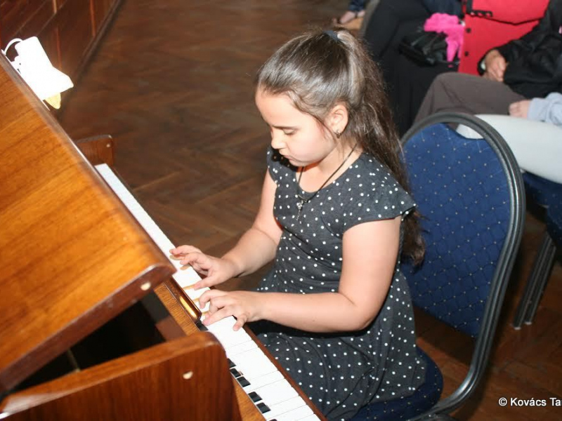 2017/ Anyák Napja - Deň matiek / Napsugár