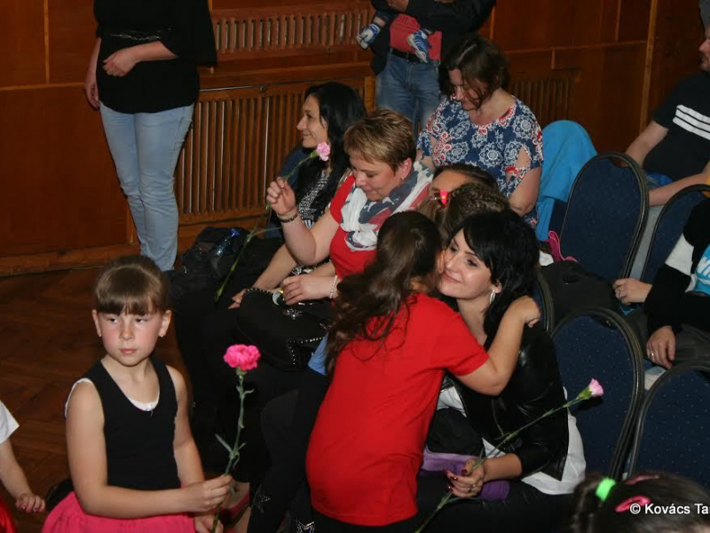 2017/ Anyák Napja - Deň matiek / Napsugár