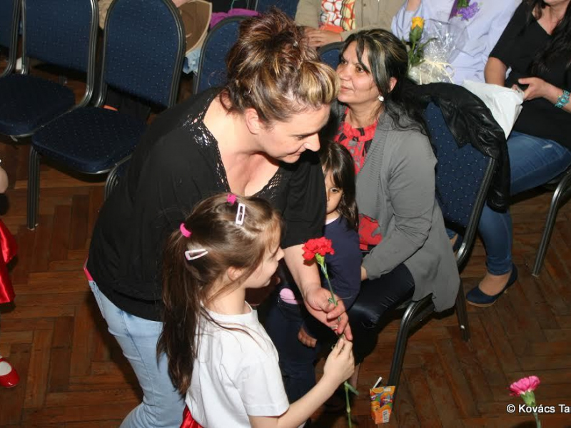 2017/ Anyák Napja - Deň matiek / Napsugár