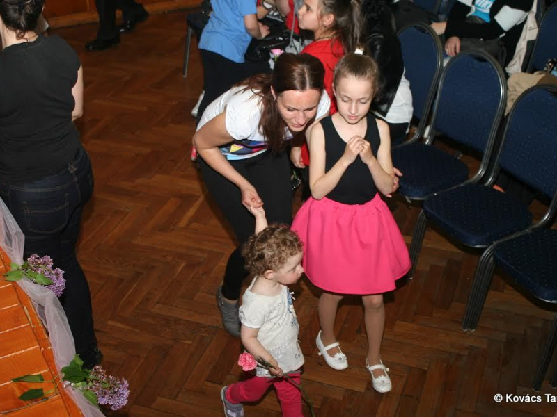 2017/ Anyák Napja - Deň matiek / Napsugár