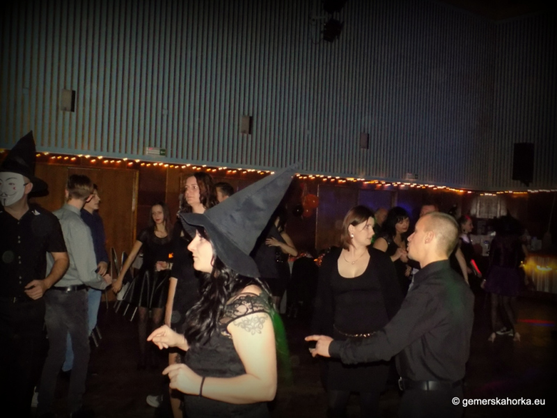 2017/ HALLOWEEN bál-ples