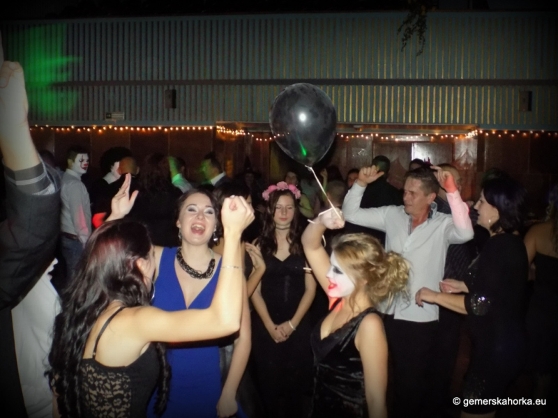 2017/ HALLOWEEN bál-ples