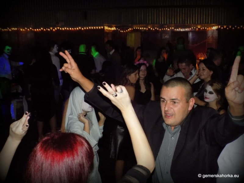 2017/ HALLOWEEN bál-ples