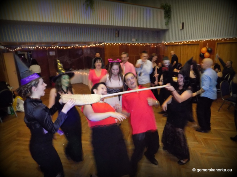 2017/ HALLOWEEN bál-ples