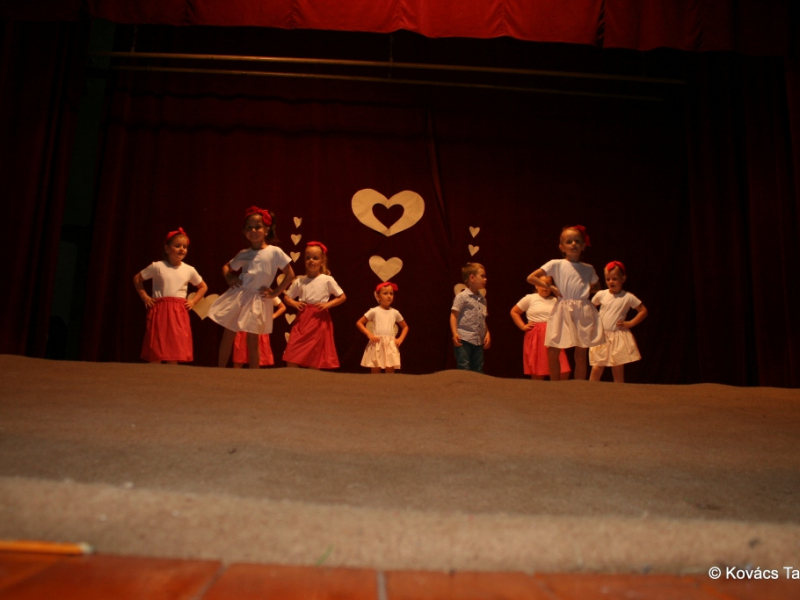 2018/ Anyák napja - Deň matiek / Napsugár