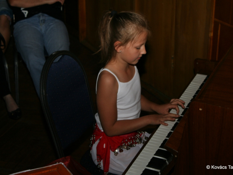 2018/ Anyák napja - Deň matiek / Napsugár