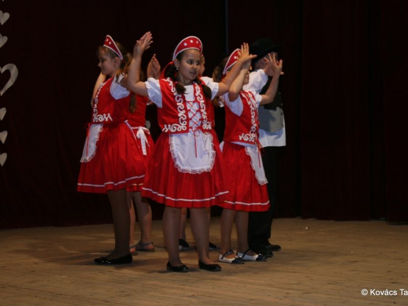 2018/ Anyák napja - Deň matiek / Napsugár