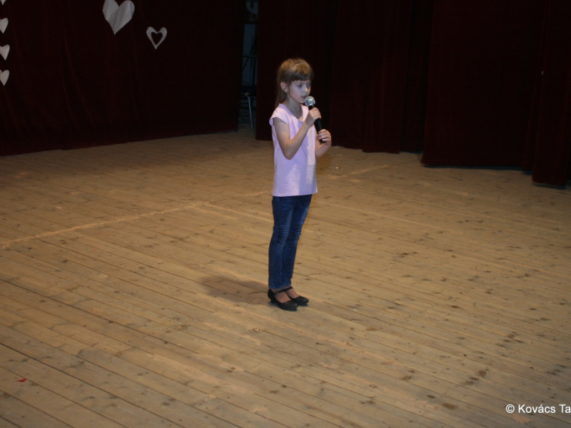 2018/ Anyák napja - Deň matiek / Napsugár