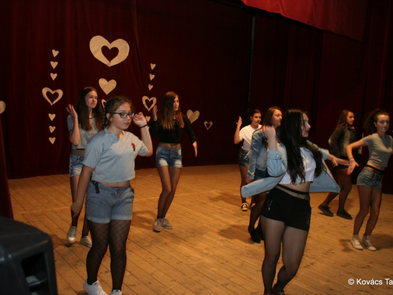 2018/ Anyák napja - Deň matiek / Napsugár