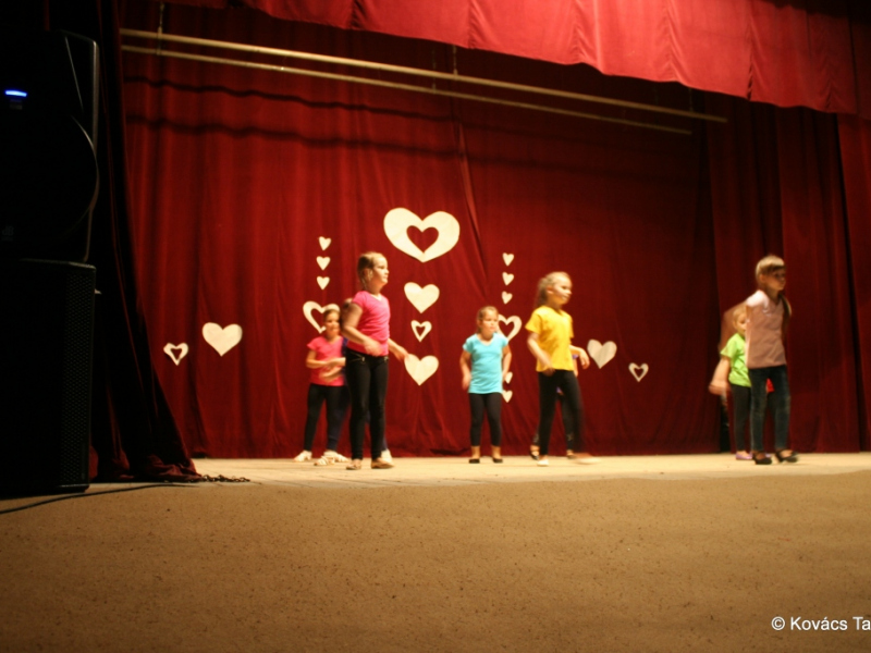 2018/ Anyák napja - Deň matiek / Napsugár