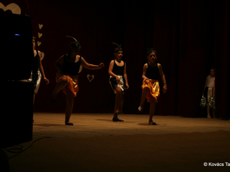 2018/ Anyák napja - Deň matiek / Napsugár