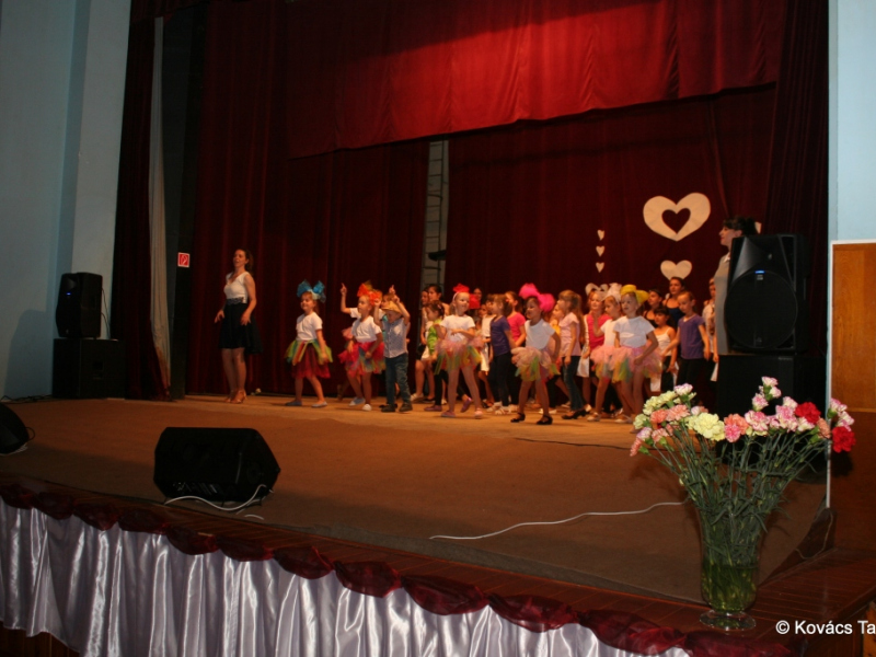 2018/ Anyák napja - Deň matiek / Napsugár