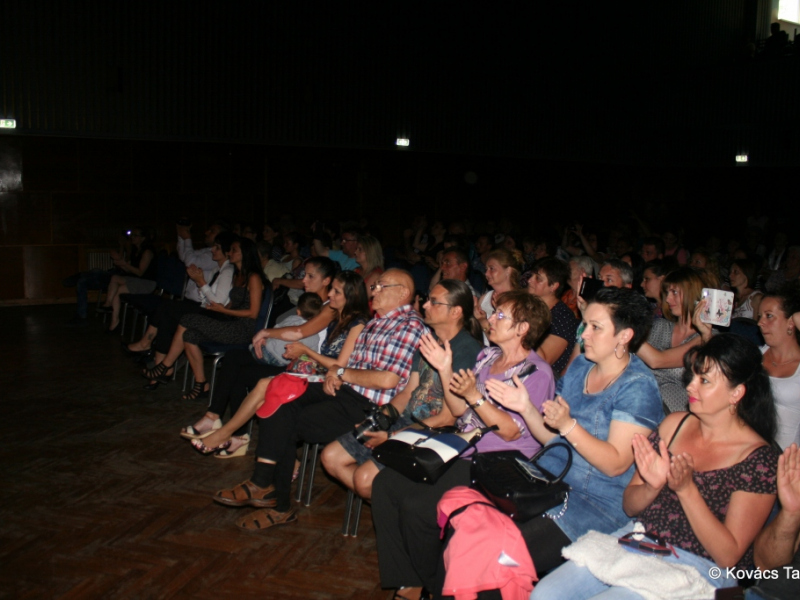 2018/ Anyák napja - Deň matiek / Napsugár